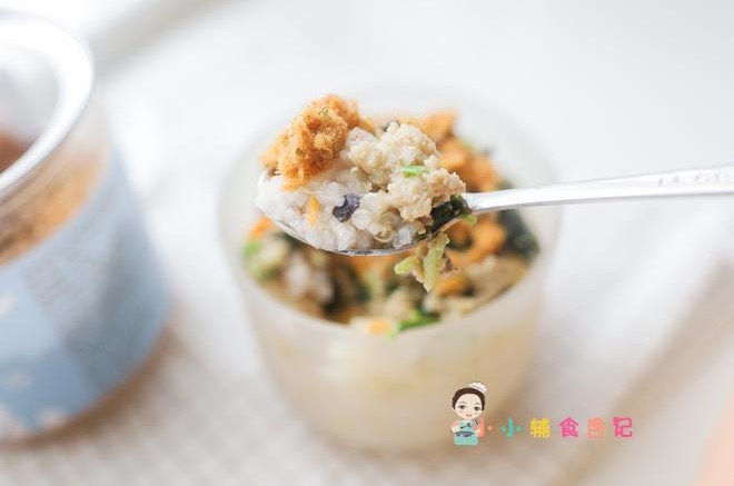 9个月以上辅食藜麦蔬菜肉末五倍粥