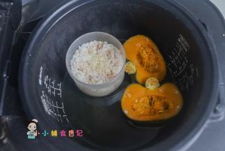 按下煮饭键煮好以后焖一会就出炉了