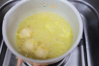 放入一小块咖喱融化后就可以了