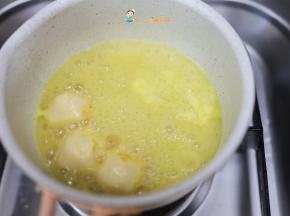 放入一小块咖喱融化后就可以了
