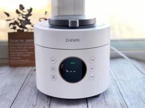 糯米浸泡好后放入高压锅，盖好上盖，启动“精华饭”程序。