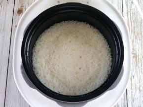 糯米饭煮好啦，晶莹剔透，用高压锅煮糯米饭更快更容易打