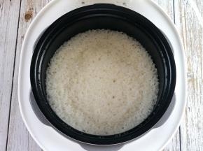 糯米饭煮好啦，晶莹剔透，用高压锅煮糯米饭更快更容易打