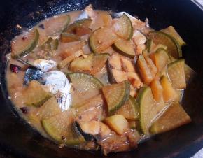 炖至汤汁不多时放入味精提鲜即可出锅享用