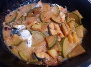 炖至汤汁不多时放入味精提鲜即可出锅享用