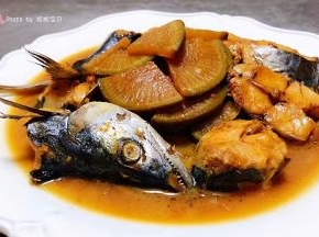 鲅鱼的营养价值非常丰富和萝卜一起炖就更佳