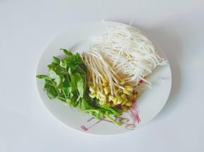 准备了筋道的米线来做早餐。