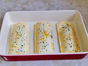 最后撒上黑白芝麻。