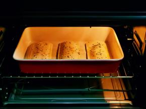 入预热好的烤箱中层，上一层230度烤15分钟。