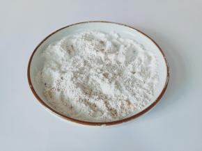 加椒盐增加口感，将调味料与粉类拌均匀。