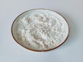 加椒盐增加口感，将调味料与粉类拌均匀。