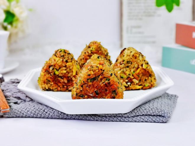 海苔肉松培根饭团