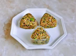 再用模具压出三角形。