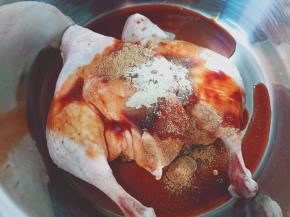 十三香一勺，白胡椒粉一勺。