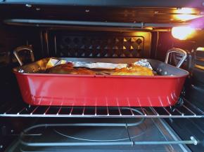 烤至的时间根据鸭边腿的大小来定。