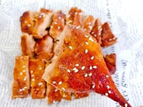 撒点辣椒粉与芝麻即可享用了！