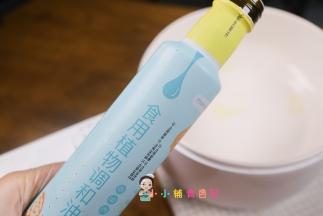 锅里加一点油放入番茄炒一炒