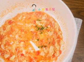 差不多煮熟后撒一点葱花