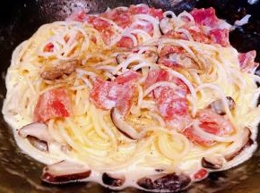 最后放入盐和味精调味均匀即可出锅享用