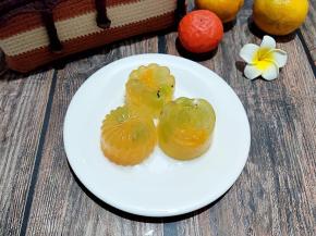 果冻凝固后就可以拿出来吃了。