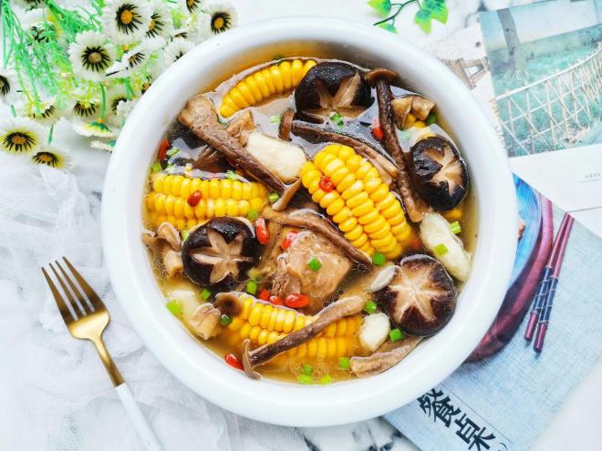 连喝三碗都不够的菌菇玉米筒子骨汤