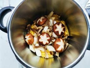 香菇和鹿茸菌。