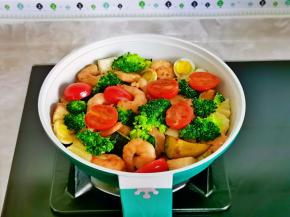 加入所有食材。