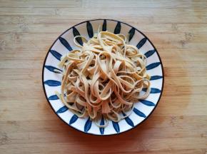 清洗一下，控干水分备用。