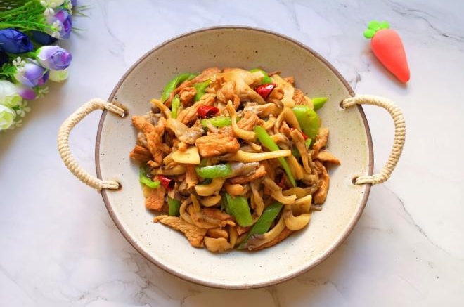 蘑菇炒肉