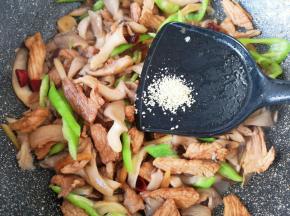 放鸡精增加口感口感。