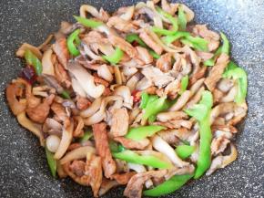 翻炒均匀即可。