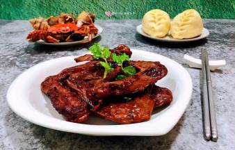 看着诱人的晚餐我是觉得好吃到停不下来了