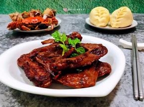 看着诱人的晚餐我是觉得好吃到停不下来了