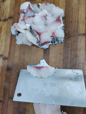 鱼肉片成薄厚均匀的片！