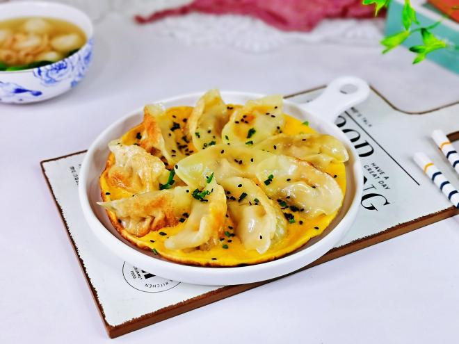 简单快手早餐～蛋抱煎饺