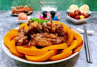 南瓜蒸排骨也是宴客必备的拿手好菜哦