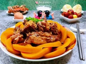 南瓜蒸排骨也是宴客必备的拿手好菜哦