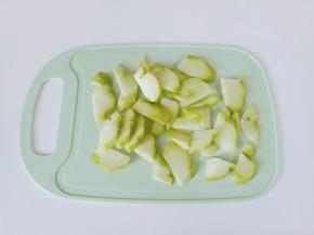 再切成片或者滚刀块都可以。