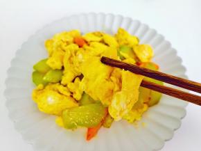 土鸡蛋炒起来就是香。