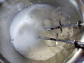 打到这种状态，第三次加糖，转高速。