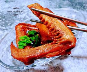 鸭翅入口香浓肉质细嫩还不失劲道