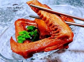 鸭翅入口香浓肉质细嫩还不失劲道