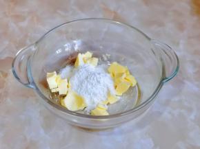 加入糖粉翻拌均匀。