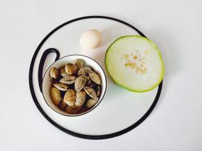 准备冬瓜、花蛤、鸡蛋。