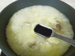 加生抽与盐调味。