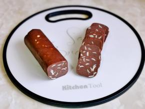 取出去掉保鲜膜再切片。