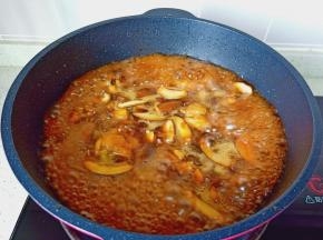 开大火炖煮10-15分钟左右。