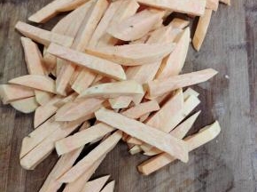 切成手指粗细！