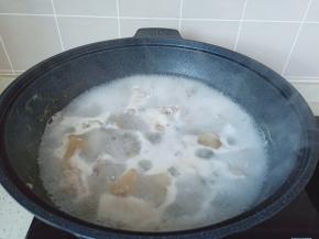 焯水五分钟左右。