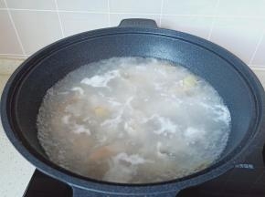 开大火煮开中火炖半小时左右。